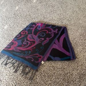 Multicolored scarf with fringe detail